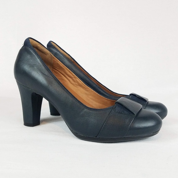 Clarks Shoes - Clarks Blue Leather Society Disc Heels Pumps Sz 8M
